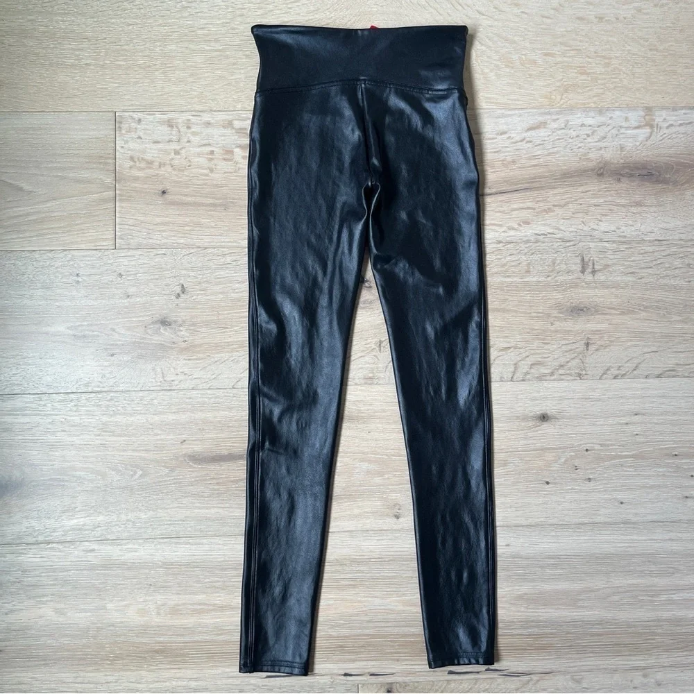 SPANX Black Leggings Faux Leather Size Medium Slimming Moto City Biker *U9